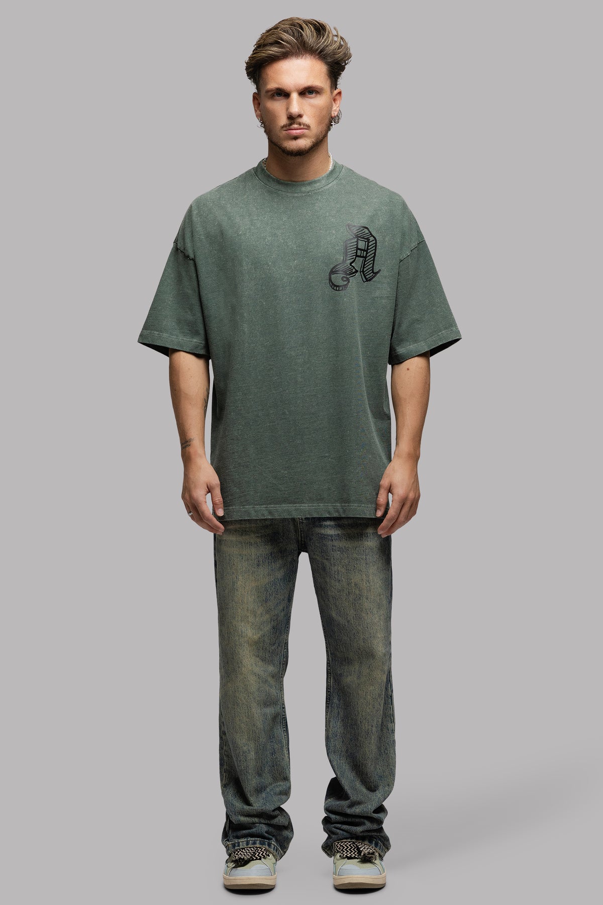 SIGNATURE T-SHIRT IN OLIVE GREEN