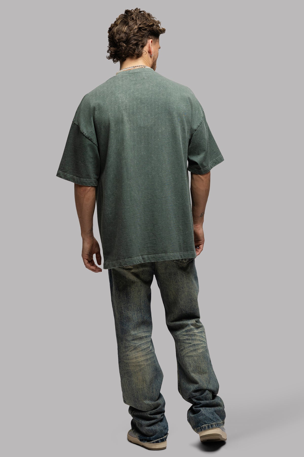 SIGNATURE T-SHIRT IN OLIVE GREEN