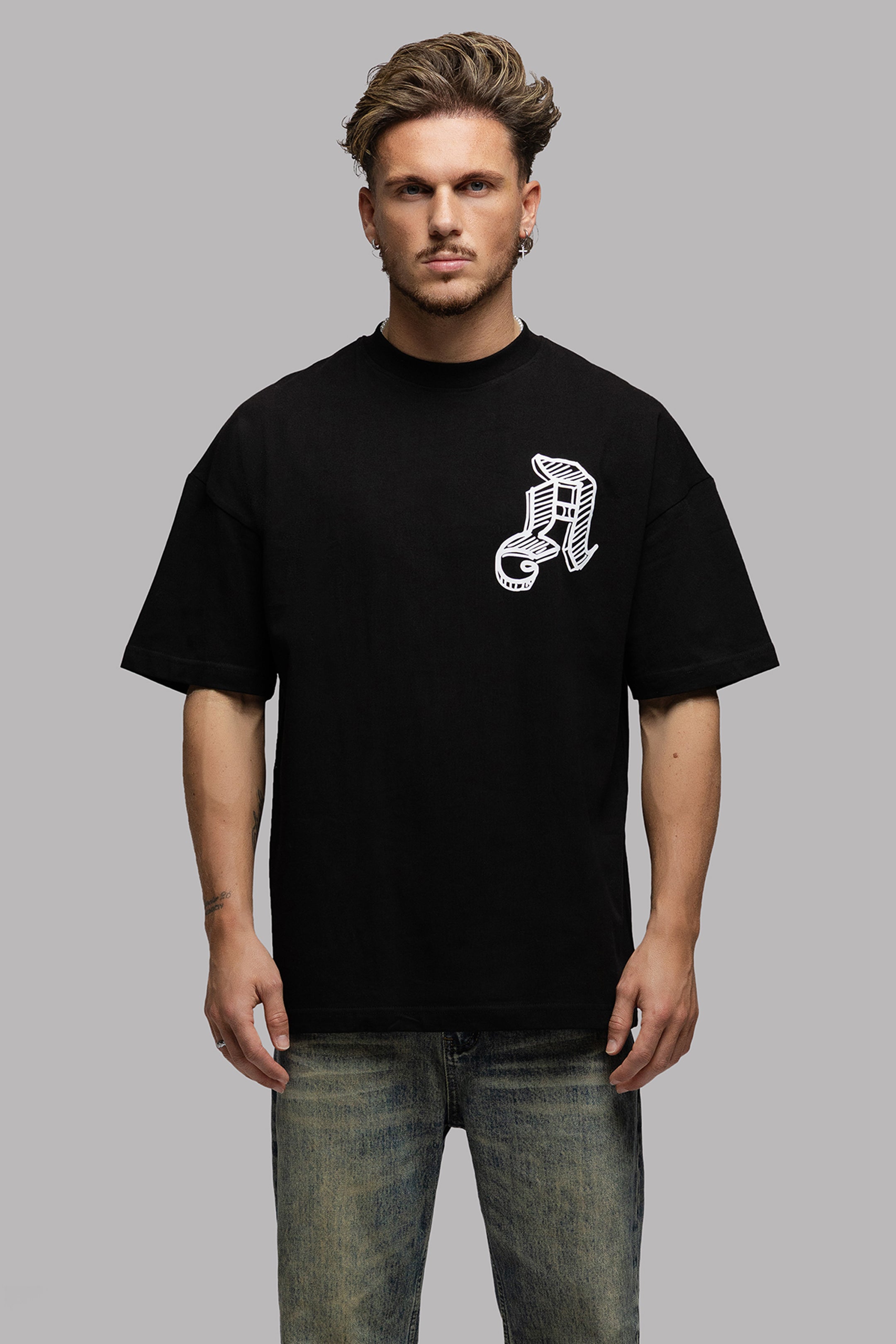 SIGNATURE T-SHIRT IN NIGHT BLACK