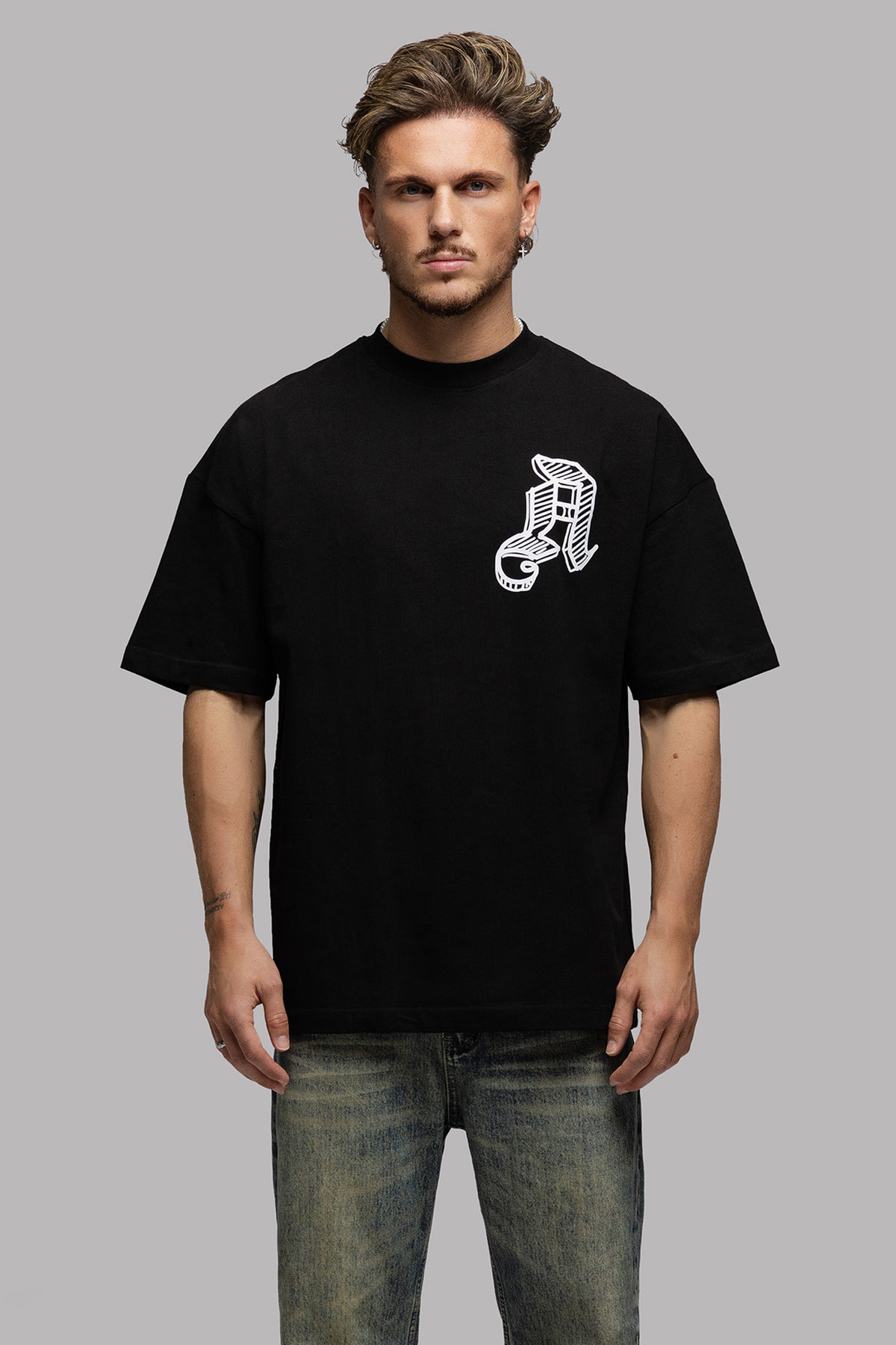 SIGNATURE T-SHIRT IN NIGHT BLACK