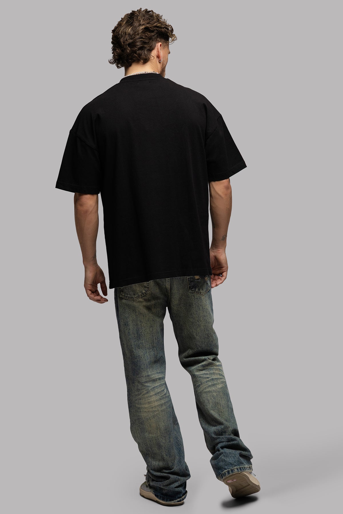 SIGNATURE T-SHIRT IN NIGHT BLACK