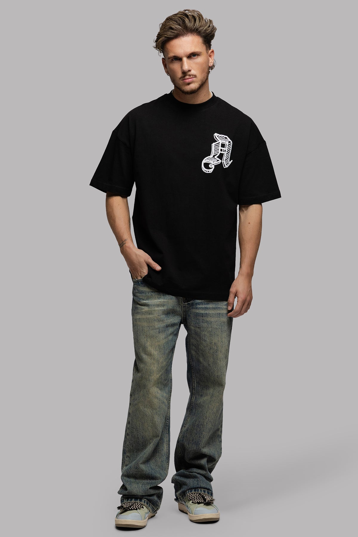 SIGNATURE T-SHIRT IN NIGHT BLACK