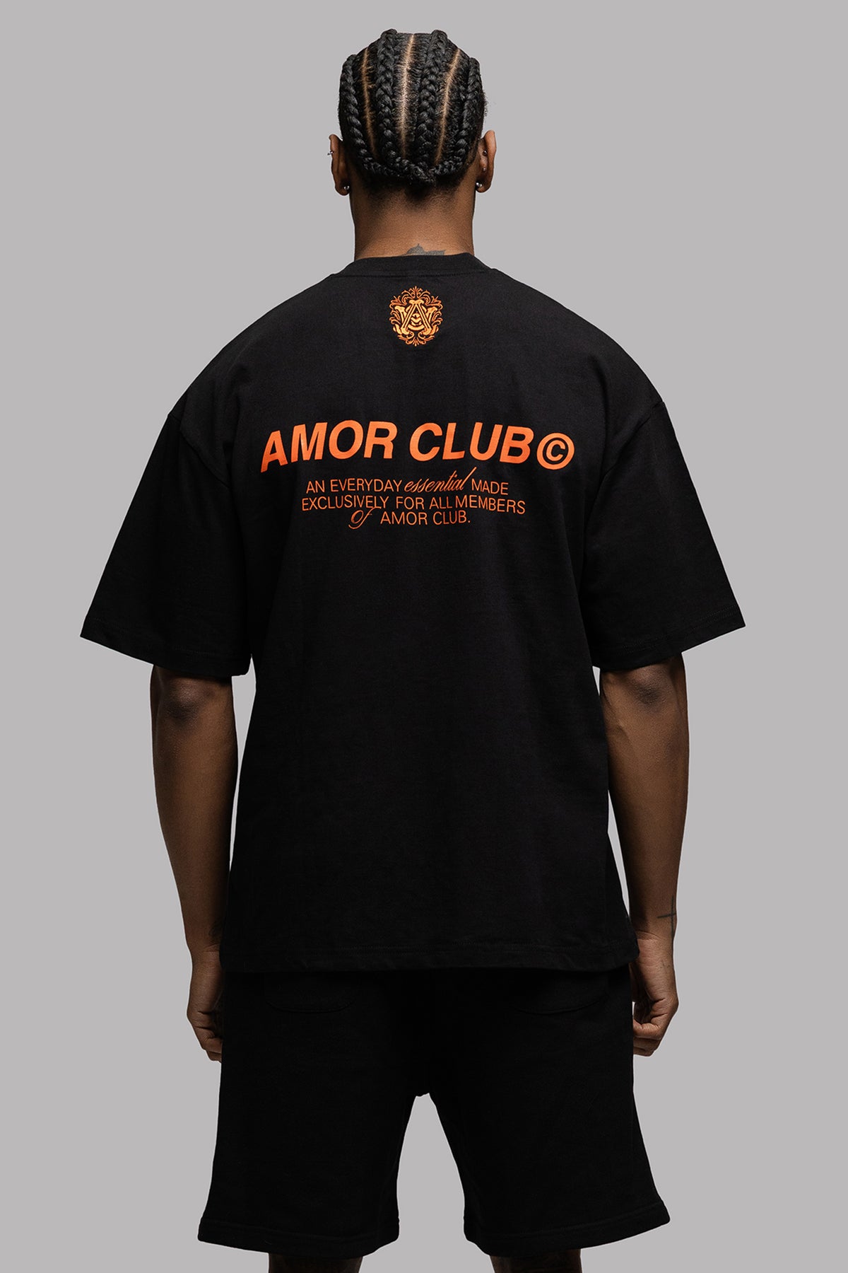 AMOR CLUB T-SHIRT IN BLACK