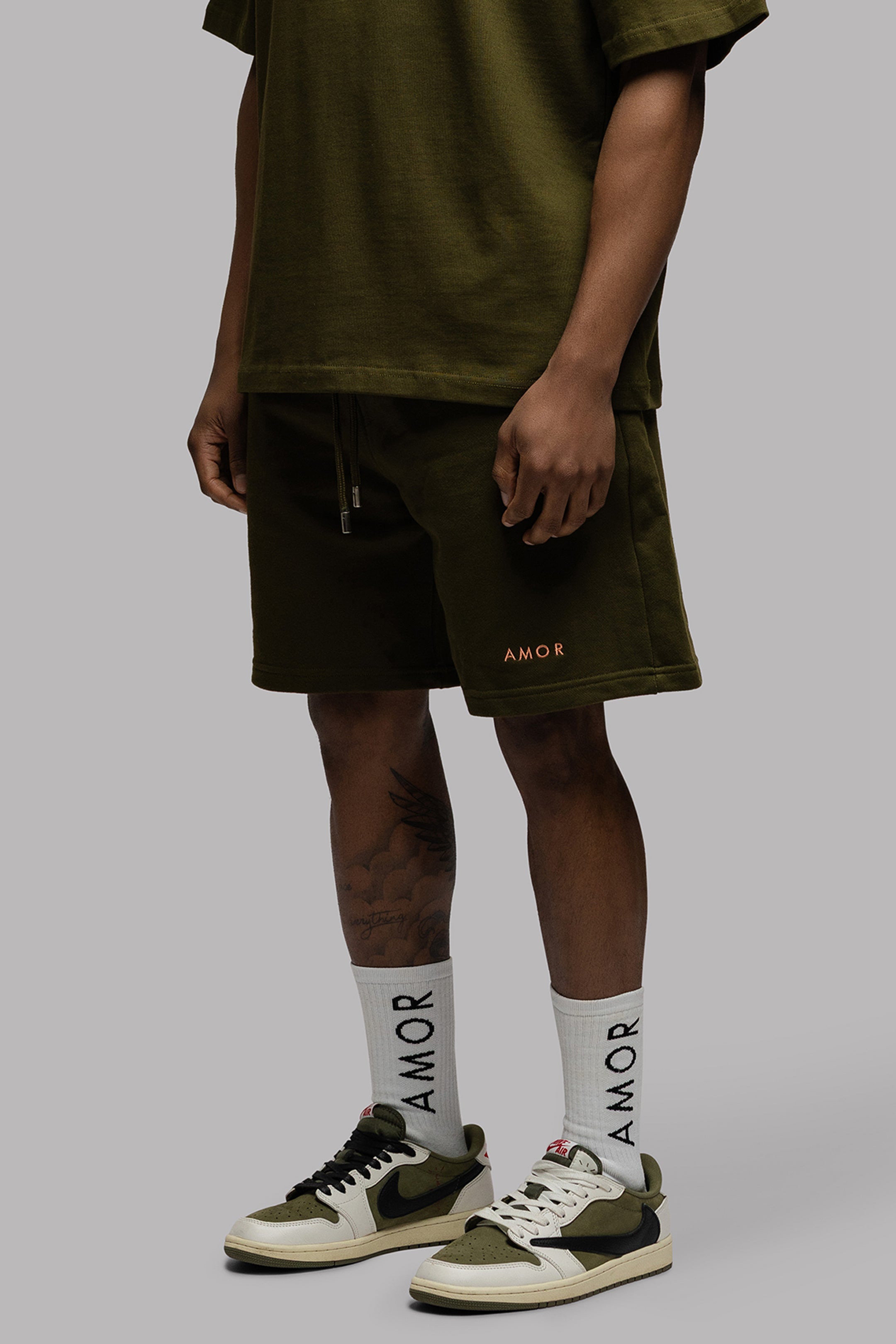 AMOR SHORT IN OLIVE GREEN