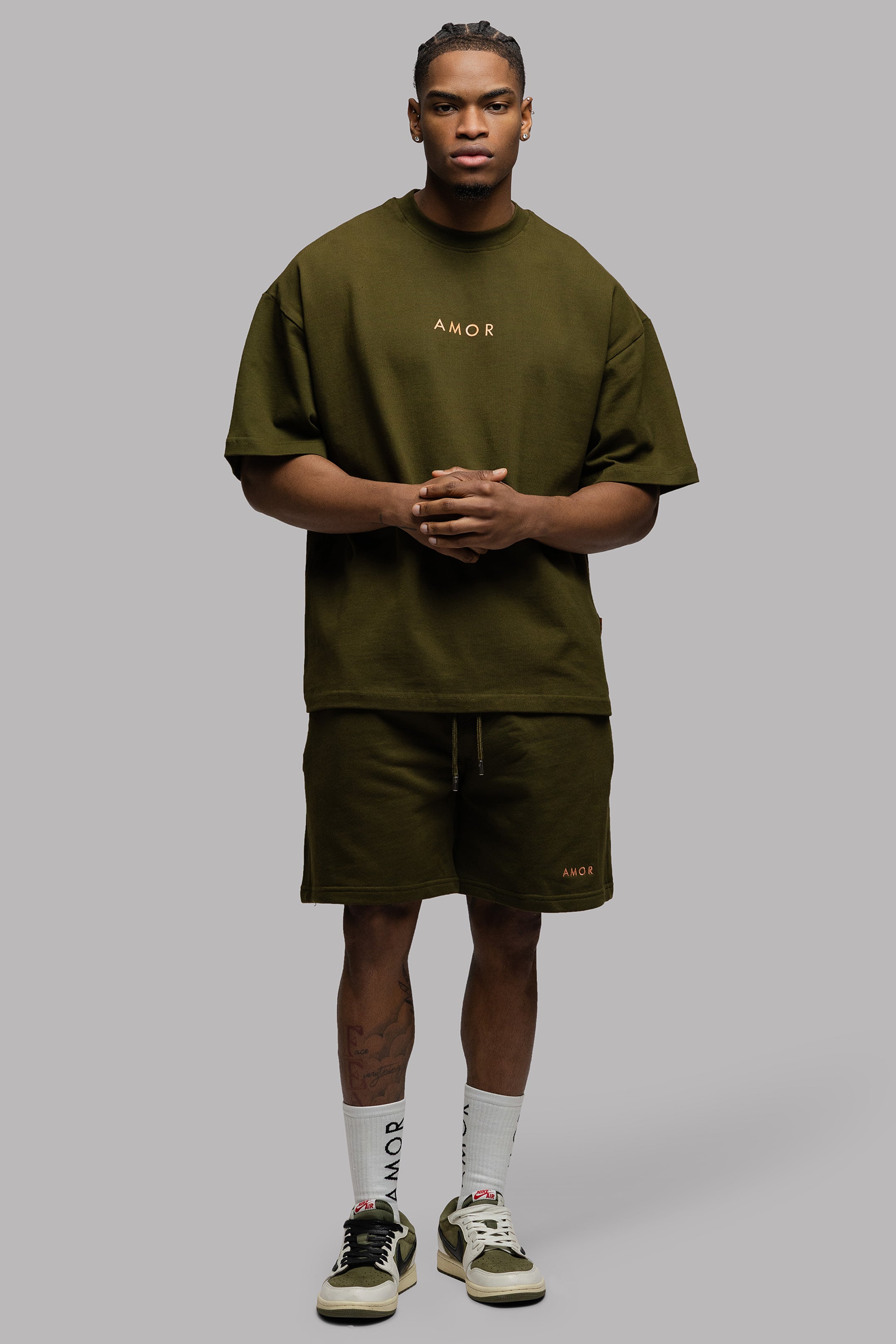 AMOR TEE IN ARMY GREEN