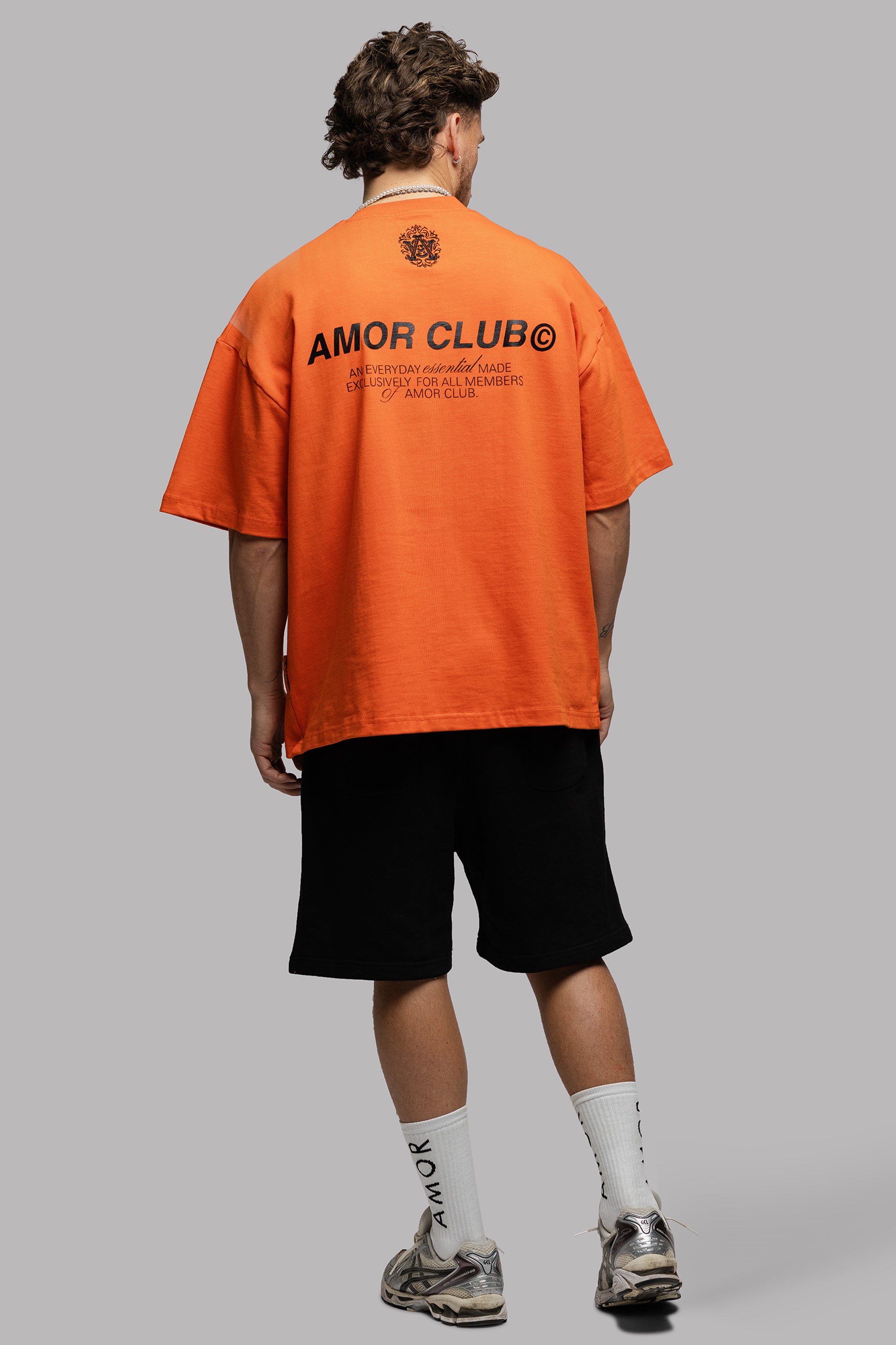 AMOR CLUB T-SHIRT IN ORANGE