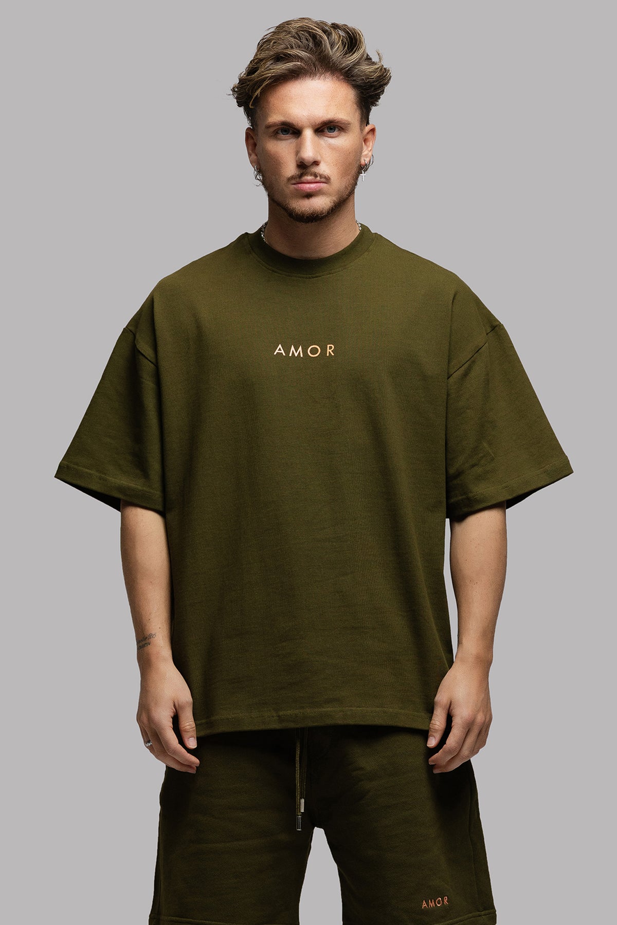 AMOR TEE IN ARMY GREEN
