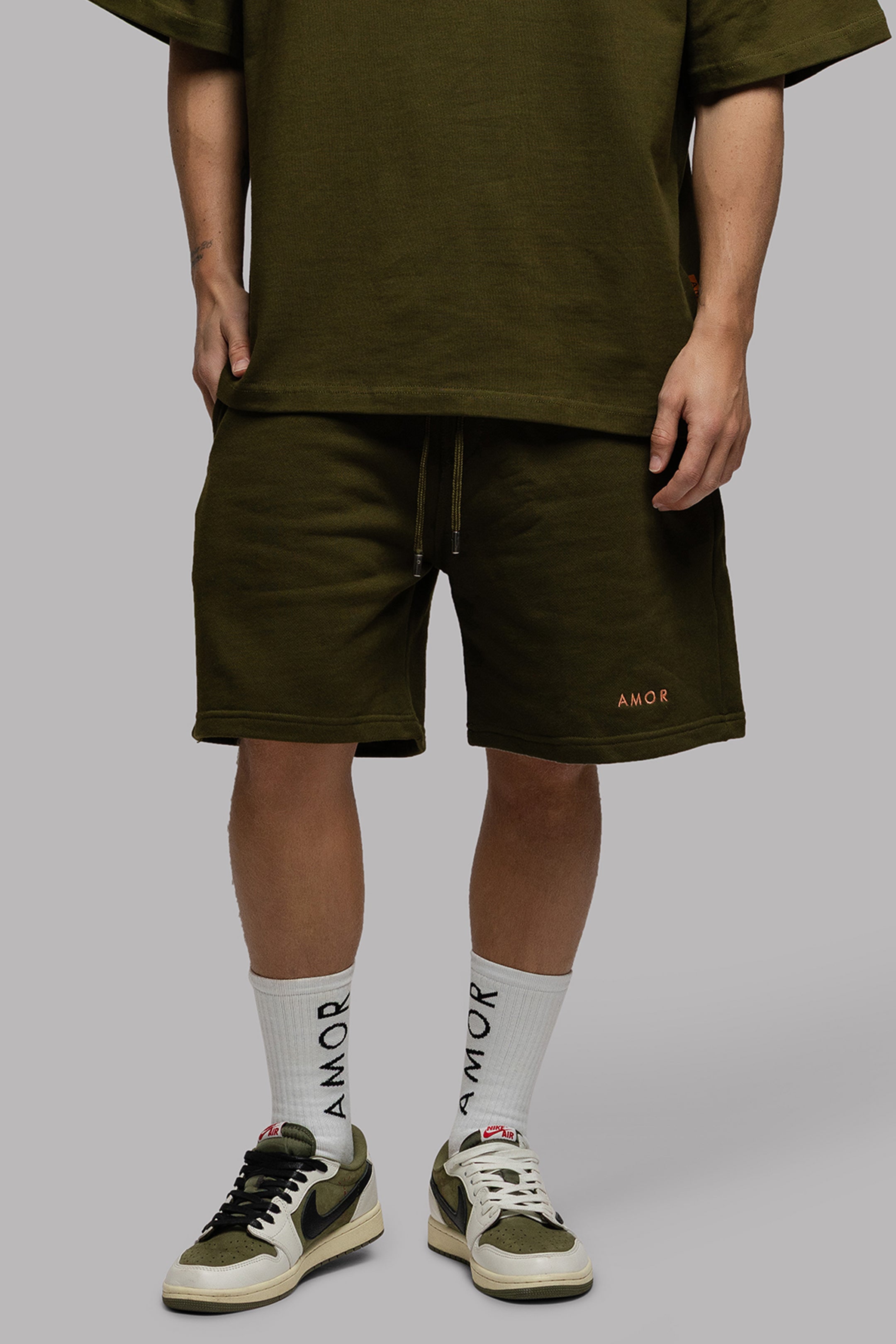 AMOR SHORT IN OLIVE GREEN