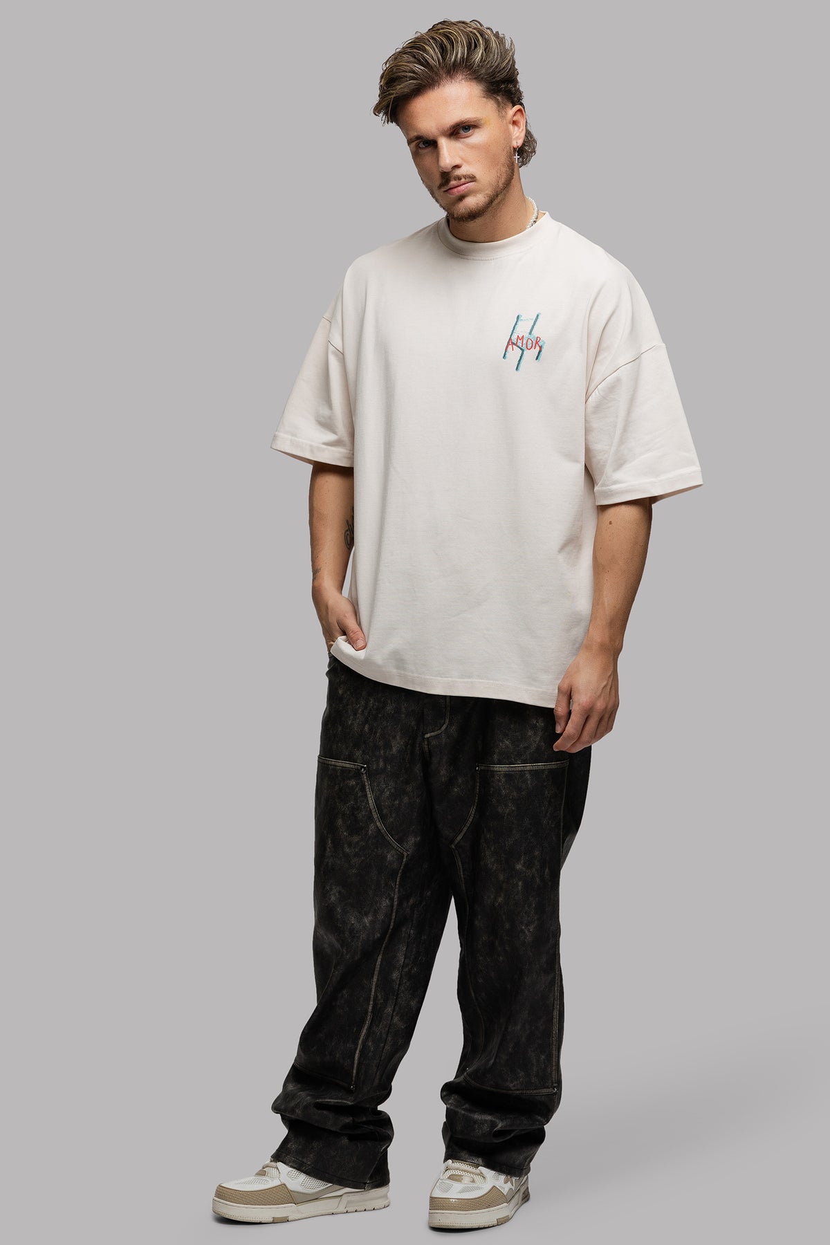 LOVE CHAIR T-SHIRT IN BEIGE