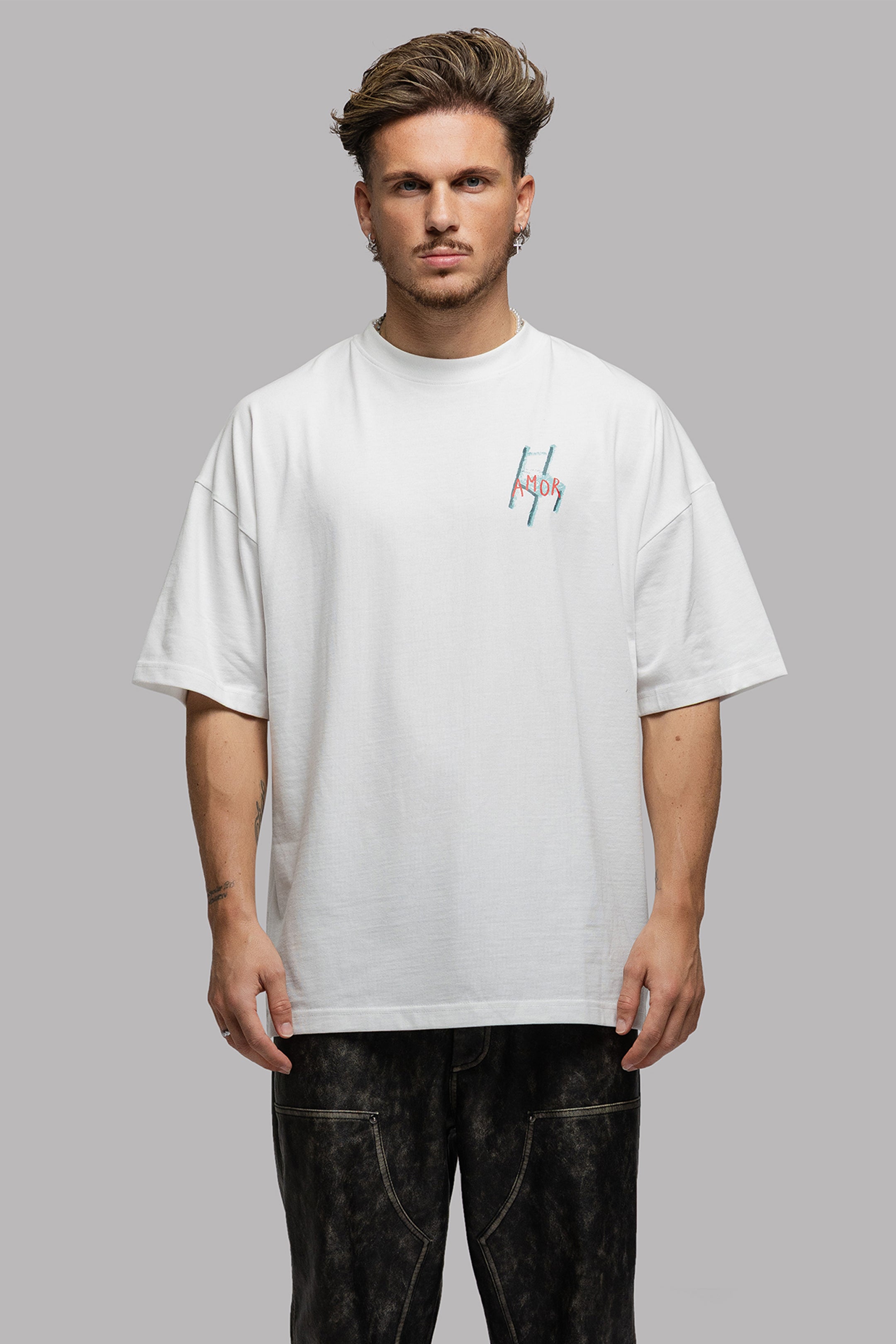 LOVE CHAIR T-SHIRT IN WHITE