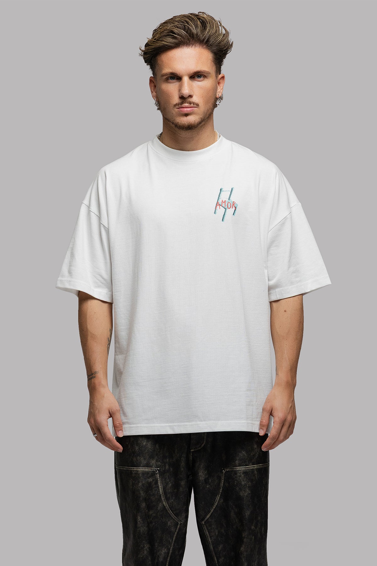 LOVE CHAIR T-SHIRT IN WHITE