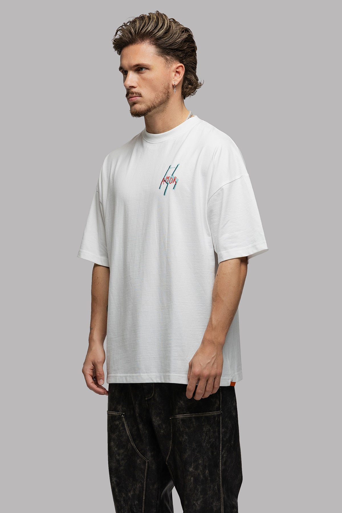 LOVE CHAIR T-SHIRT IN WHITE