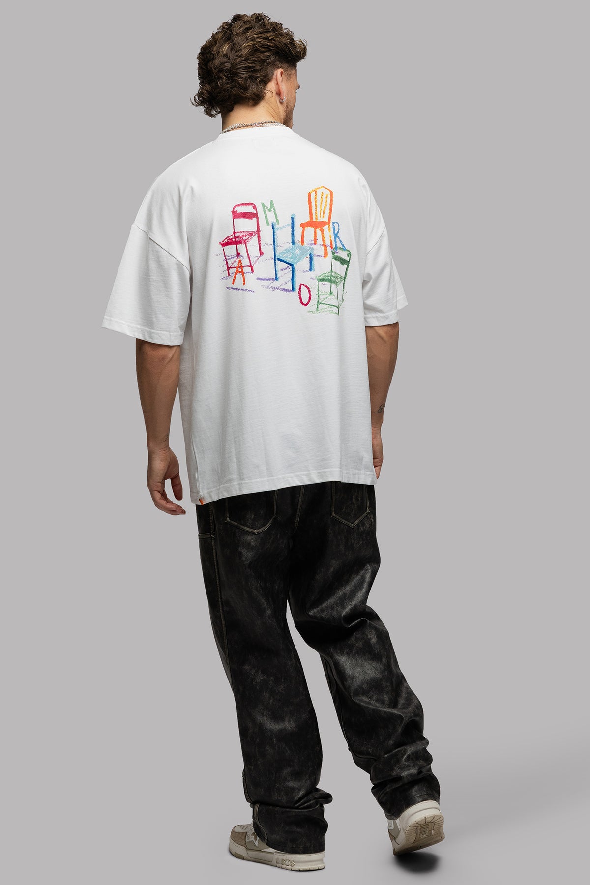 LOVE CHAIR T-SHIRT IN WHITE