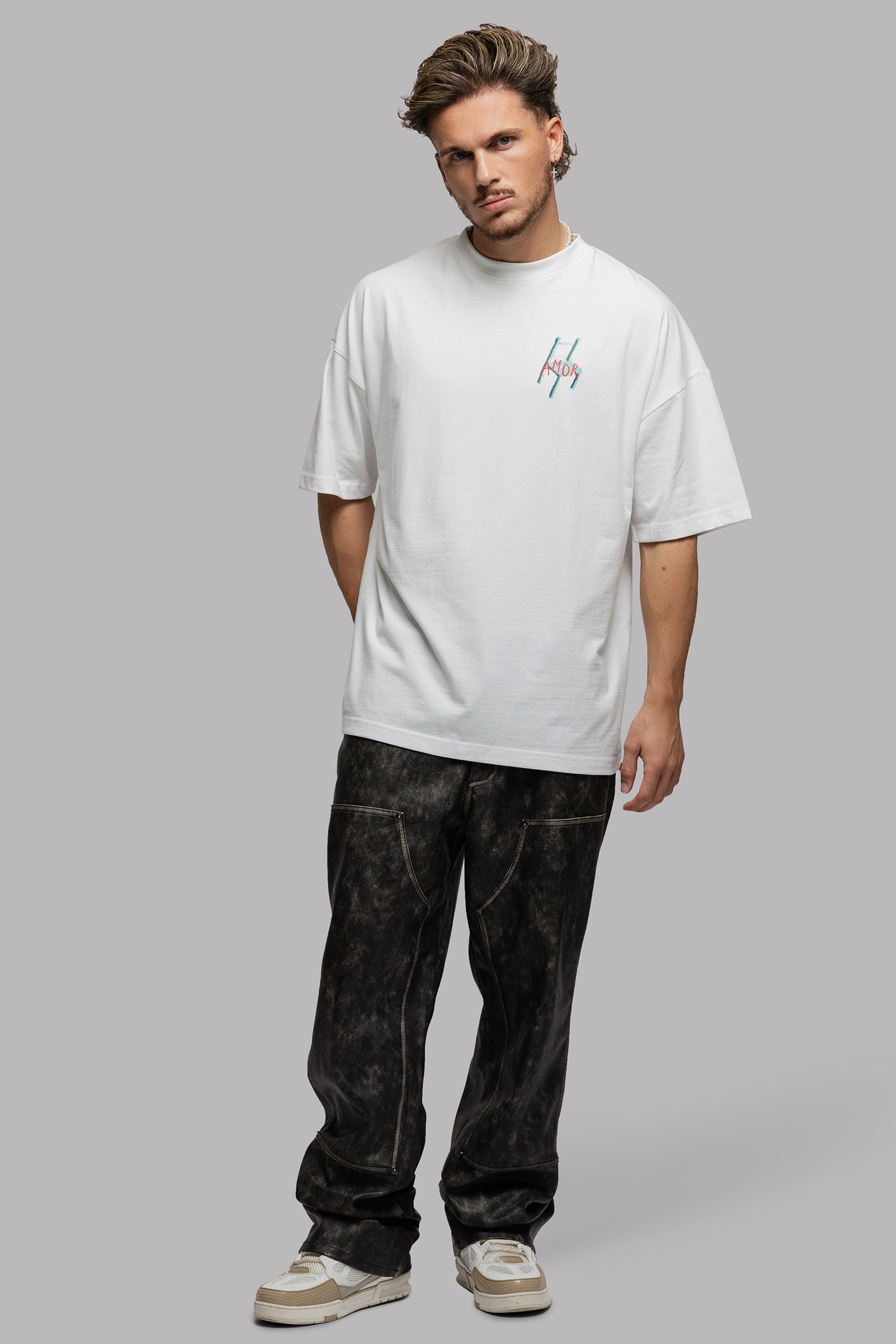 LOVE CHAIR T-SHIRT IN WHITE