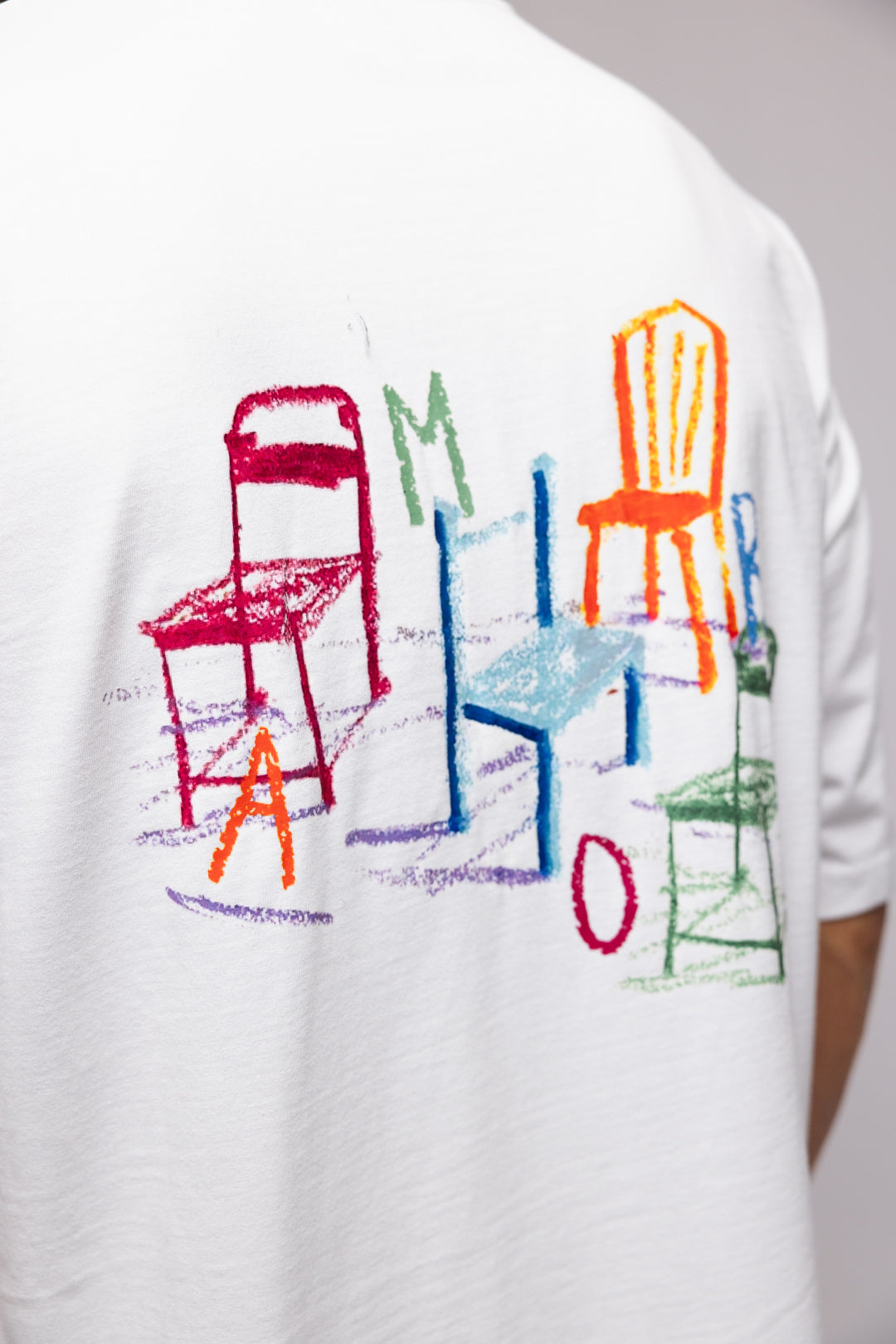 LOVE CHAIR T-SHIRT IN WHITE