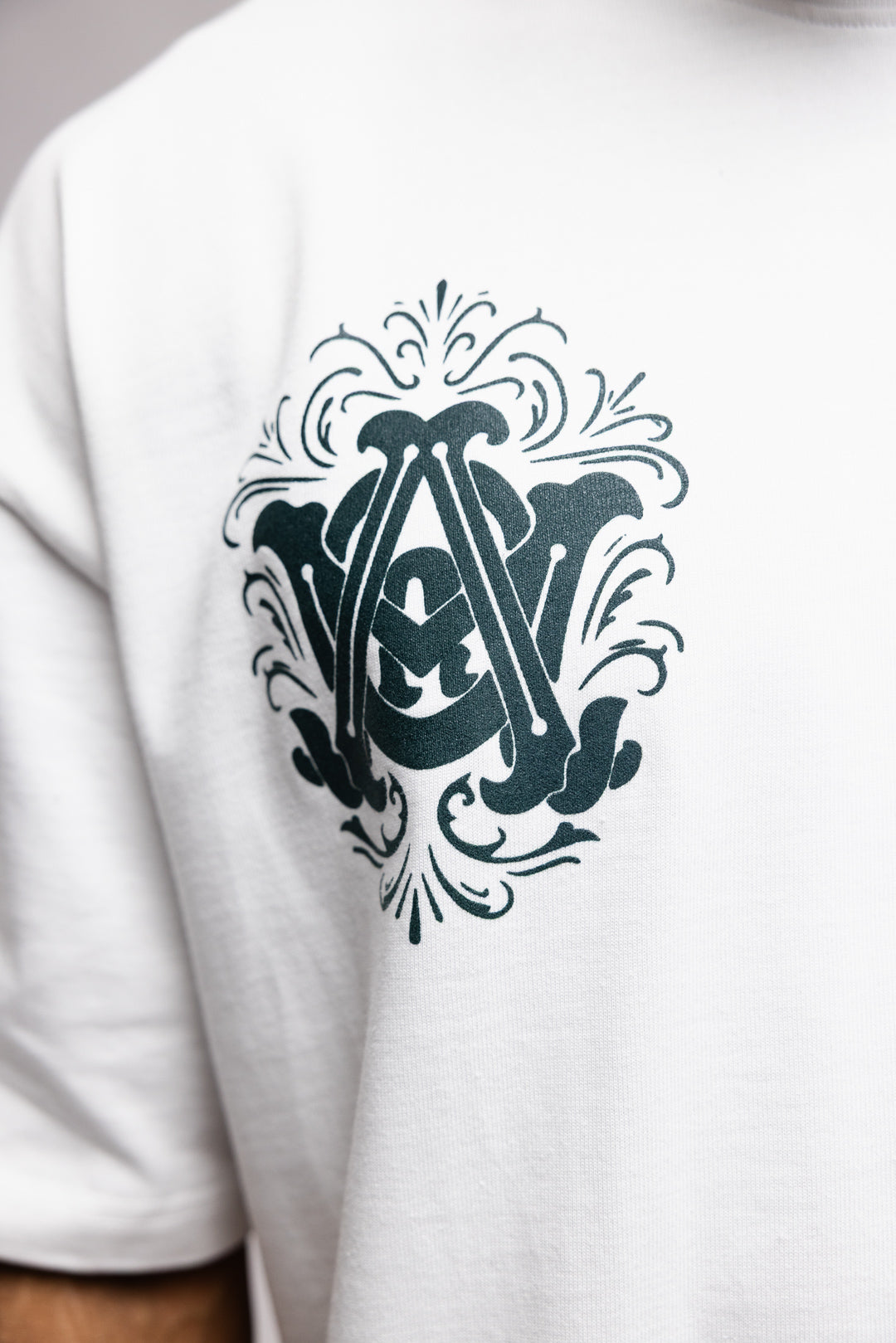 GATE OF DESIRE T-SHIRT IN WHITE