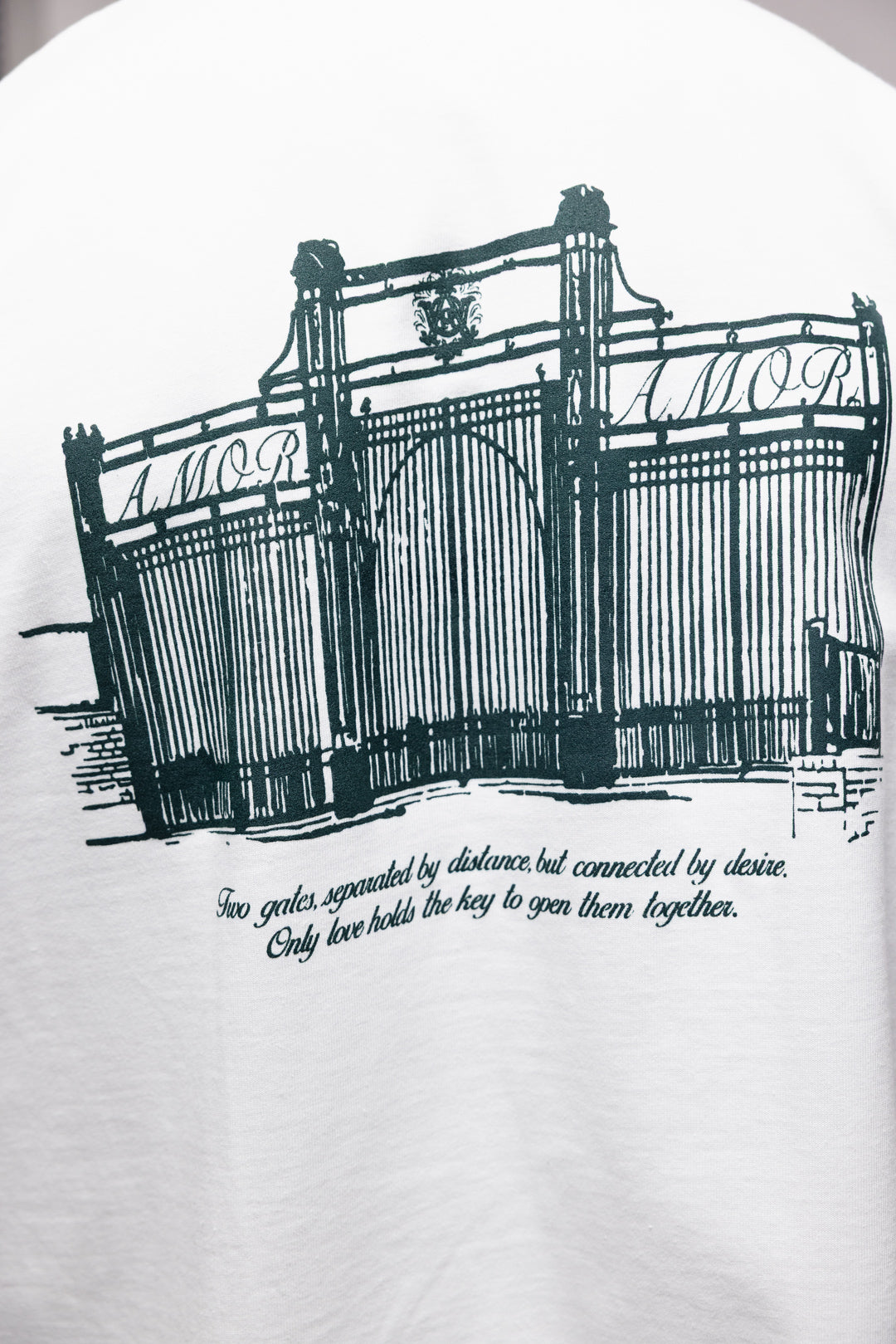 GATE OF DESIRE T-SHIRT IN WHITE