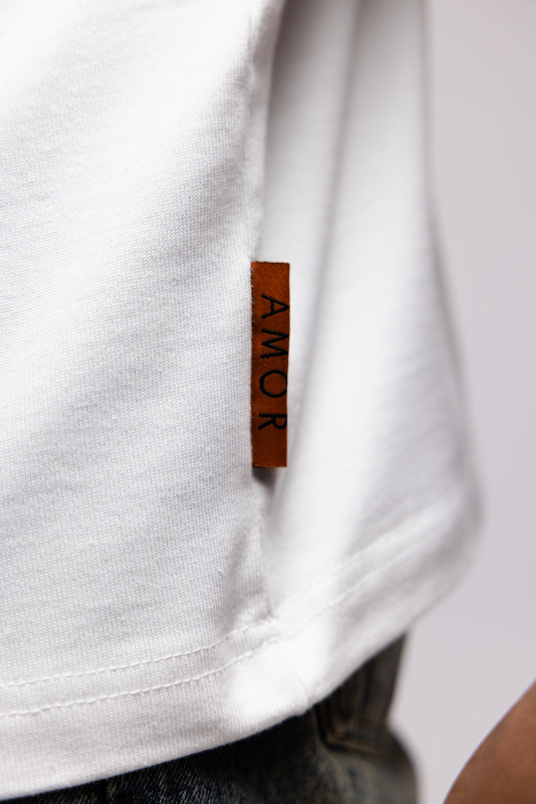 GATE OF DESIRE T-SHIRT IN WHITE