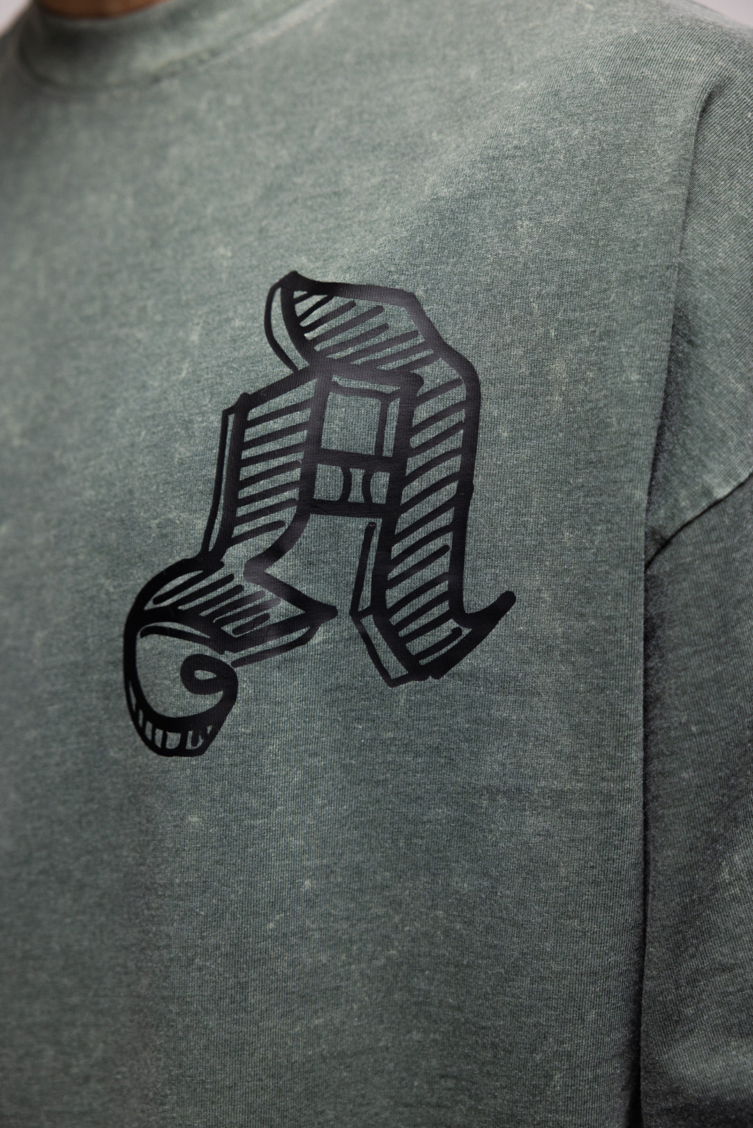 SIGNATURE T-SHIRT IN OLIVE GREEN
