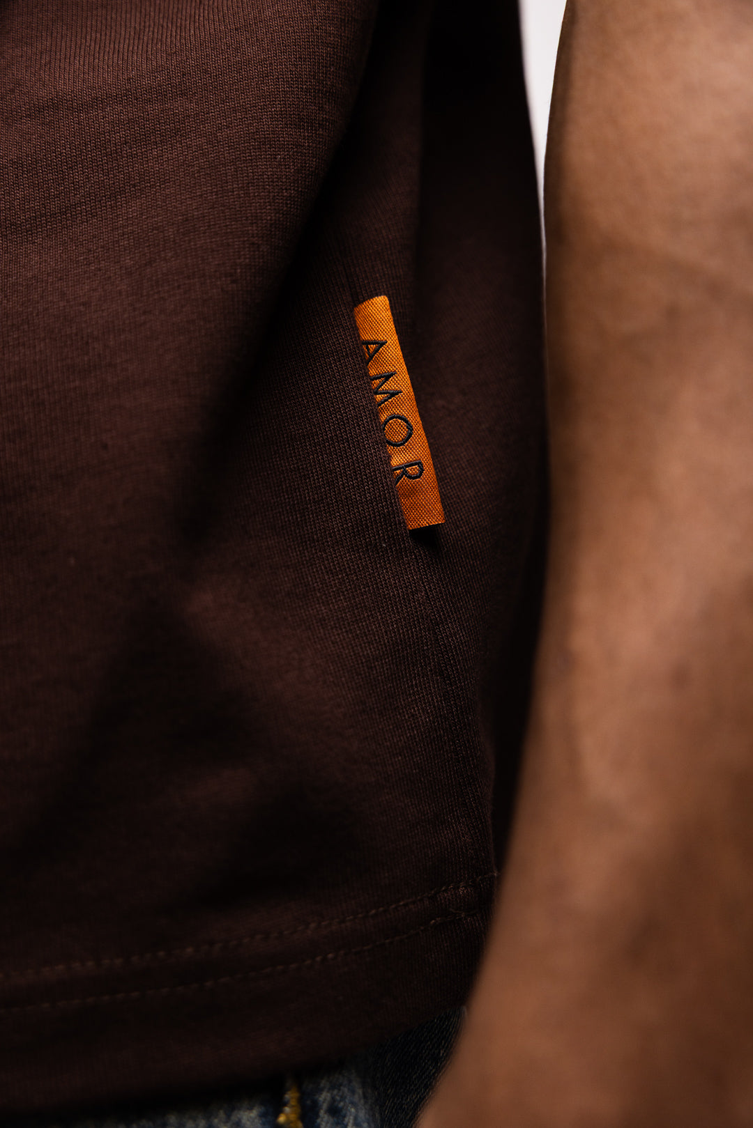 THE ATHLETE TEE IN CHOCO BROWN
