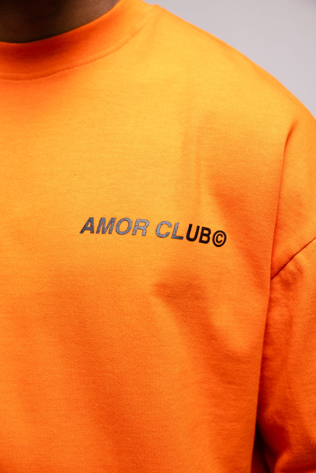 AMOR CLUB T-SHIRT IN ORANGE