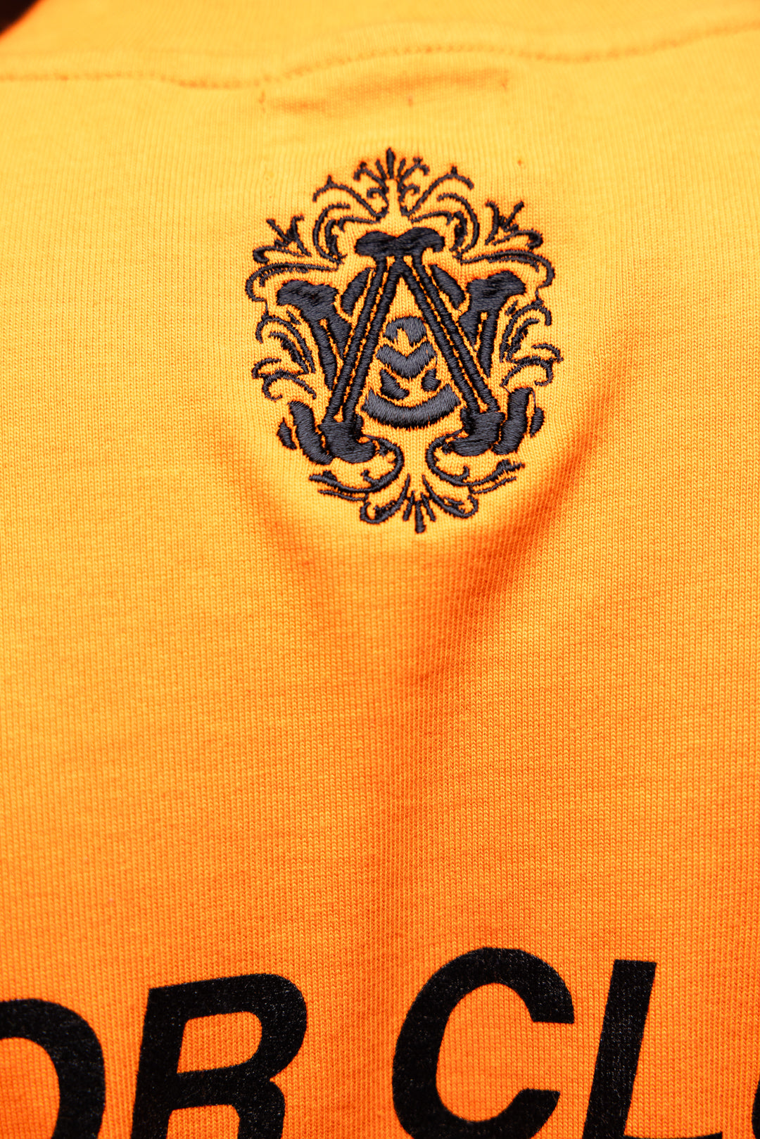 AMOR CLUB T-SHIRT IN ORANGE
