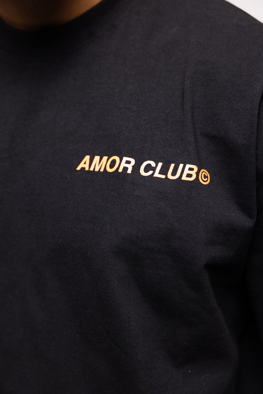 AMOR CLUB T-SHIRT IN BLACK
