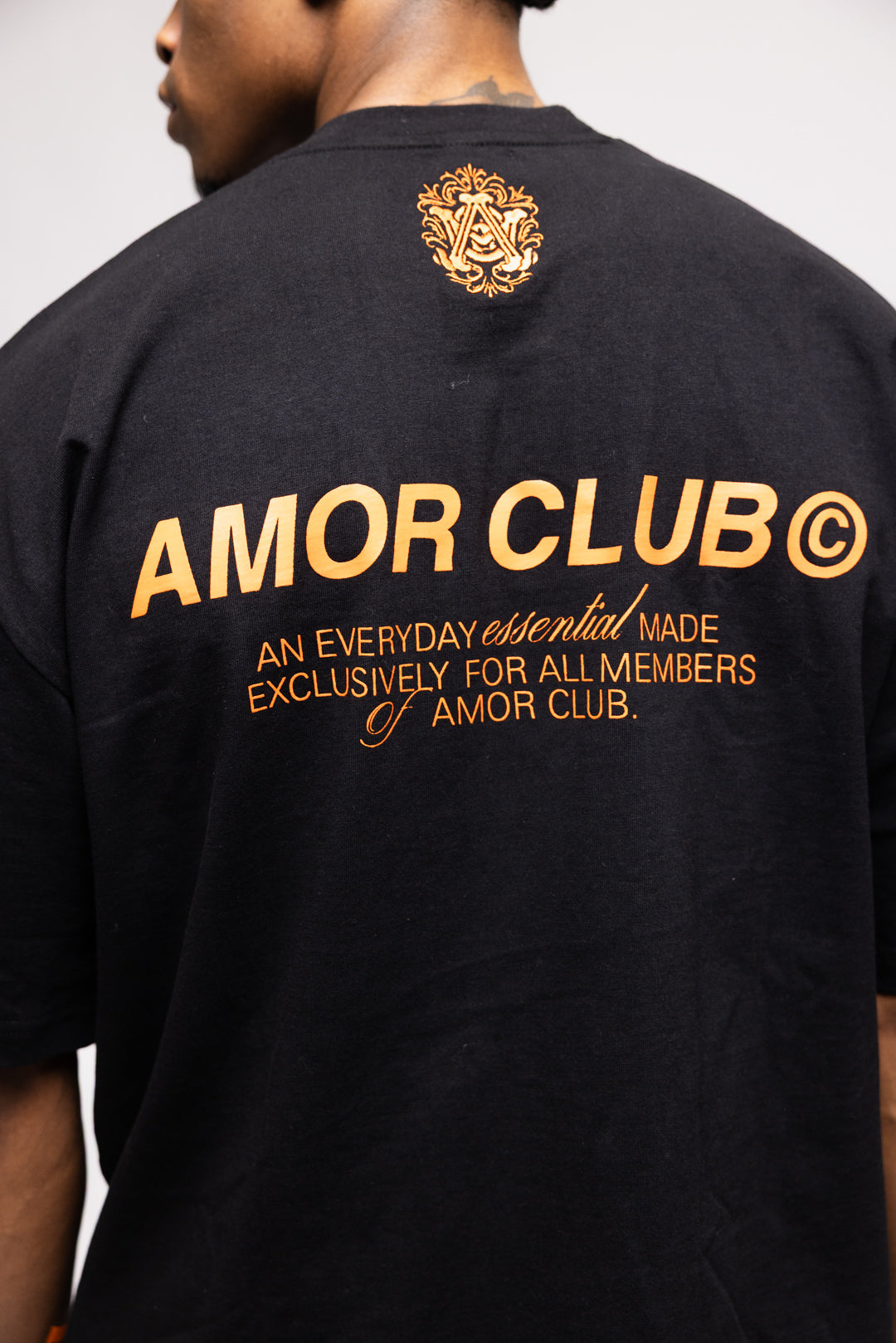 AMOR CLUB T-SHIRT IN BLACK