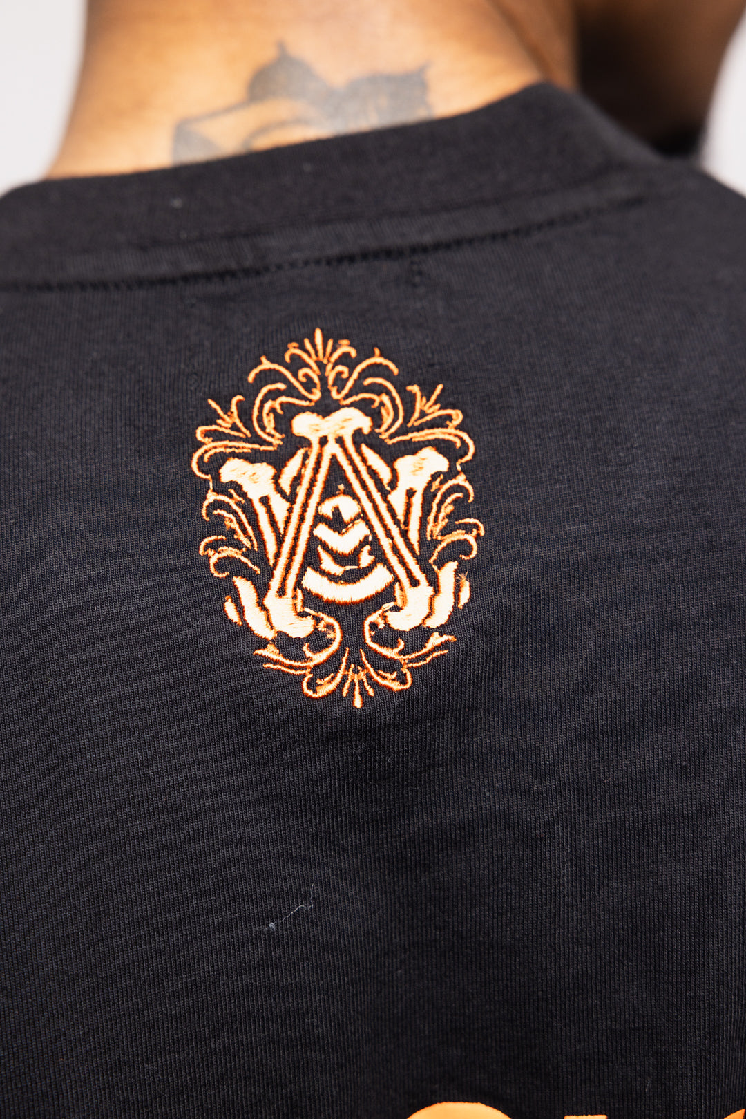 AMOR CLUB T-SHIRT IN BLACK