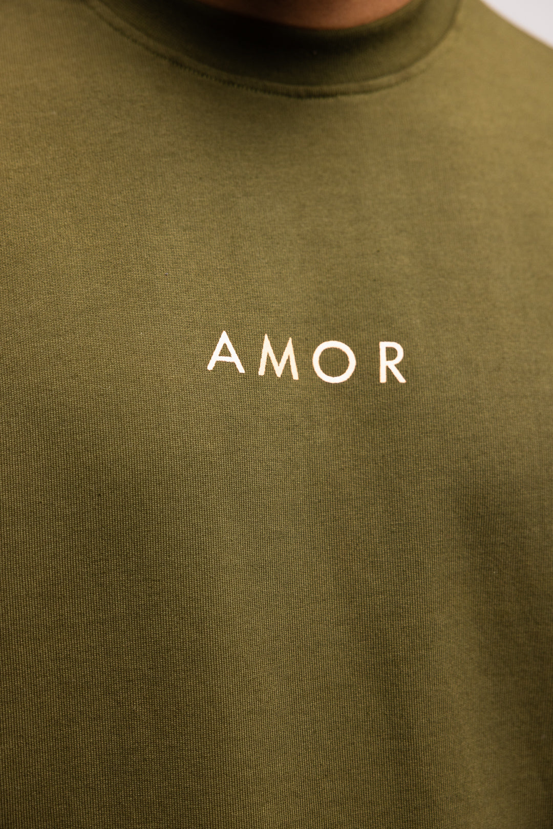 AMOR TEE IN ARMY GREEN