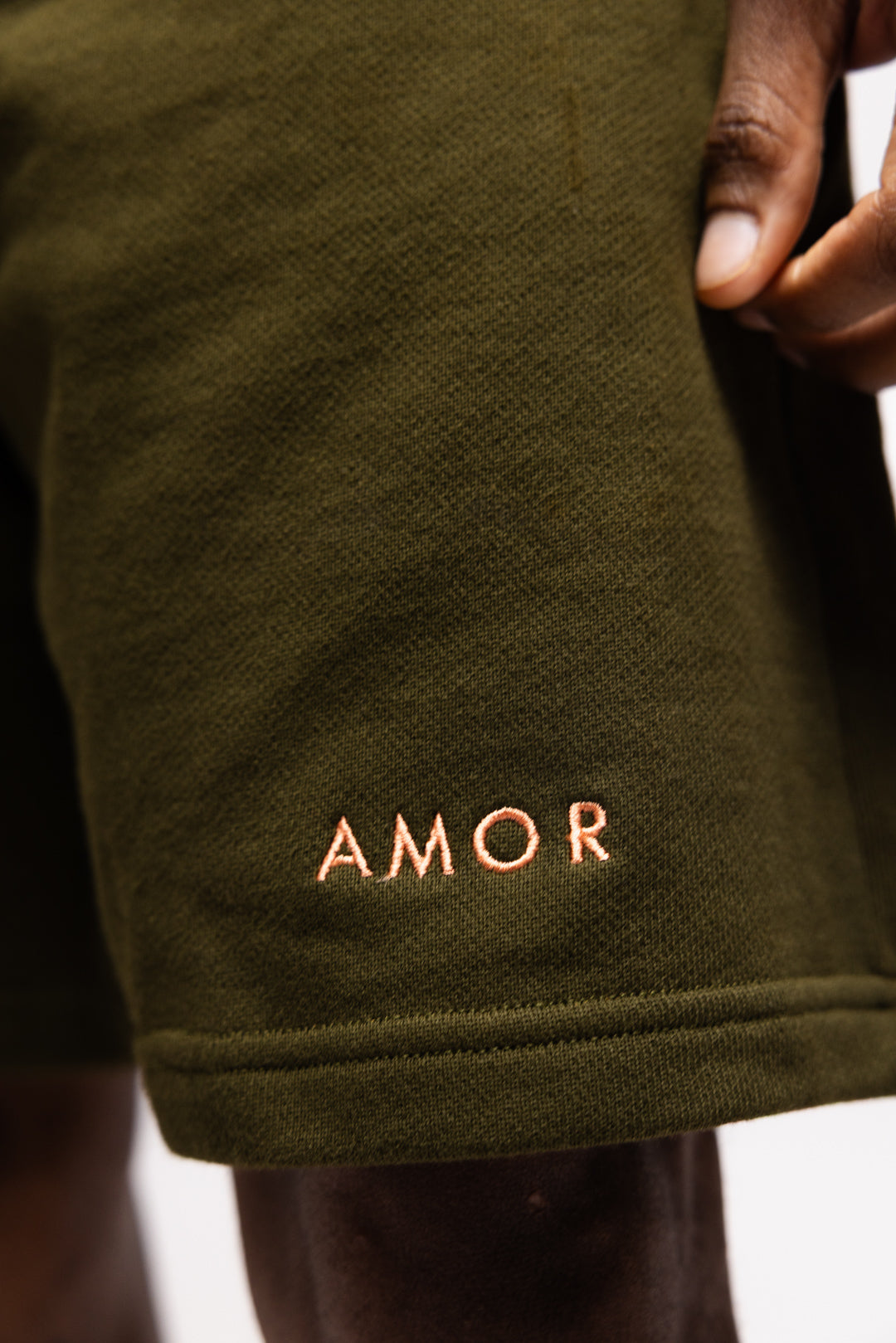 AMOR TEE IN ARMY GREEN